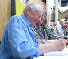 The author of this book teaches you in a sharp and funny way how to make your animations to look awesome. Richard Williams Animator Wikipedia