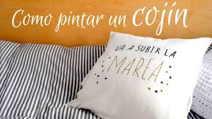Pintar un maillot a mano te facilita conseguir detalles que con corte y confección por las formas y grosores sería practicamente imposible de realizar, por no decir imposible. Como Pintar Cojin Con Rotulador Departamento De Ideas Youtube