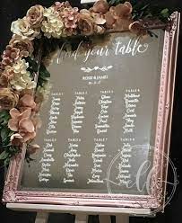 Rose Gold Table Plan For Weddings Wedding Mirror Table Plan With Dusky Pink Flower Garland Rose Gouden Bruiloft Gouden Bruiloft Bruiloft
