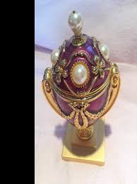 This is the surprise from the egg. Pictures Of The Eight Missing Imperial Eggs The Enduring Mystery Of The Romanovs Missing Faberge And The 1888 Cherub Egg With Chariot Last Possessed By Armand Hammer In 1934 Evonnenmdgnews