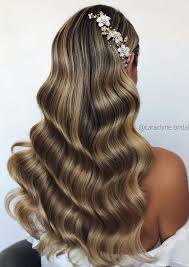 It is preferable to comb the crown area a little bit, it will add some volume and beautifully emphasize the shape of the head. Bridal Hairstyles That Perfect For Ceremony And Reception 43