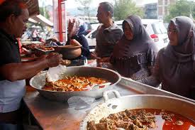 Atau bisa datang ke rm aceh rayeuk di jl. Setiap Ramadhan Makanan Khas Aceh Ini Diserbu Pembeli