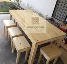 Jual set meja makan klasik eropa desain mewah terbaru dengan 6 kursi bisa anda dapatkan dengan kualitas istimewa hanya di toko. Set Meja Makan 8 Kerusi Material Pine Seni Kayu Pine Pallet Facebook