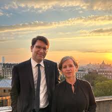 It was great to see Alexander Neef last week at rehearsal of Spontini's La  Vestale in Paris. Plus, a beautiful view of the city from the Opéra  Bastille! ☀️ @aneef_opera @steve.horst #operadeparis #