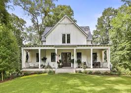 The best white exterior paint colors for your house so, today, i'm finally tackling this popular query by providing some time tested favorites. A Modern Farmhouse Featured In Country Living For Sale In Georgia Hooked On Houses