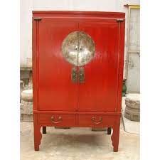 Rot lackierter chinesischer vintage schrank 1920er bei pamono kaufen land of nervous smiles a fall in the number of chinese tourists antiker chinesischer hochzeitsschrank china schrank rot chinarot. Chinesisch Rot Lackiert Hochzeitsschrank China Collection