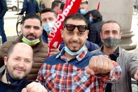 Il coordinatore interregionale dei sicobas, adil belakhdim, è morto investito da un camion davanti ai cancelli della lidl di biandrate (novara). 3dmc7lqqeowvqm