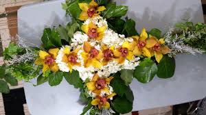 Arrangement measures approximately 27h x 26w x 35l a bountiful gathering of fresh white roses, carnations, iris. How To Make A Standing Spray Arrangement Youtube