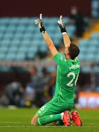 En la semifinal que ganó. Emiliano Martinez El Arquero Argentino Mas Caro De La Historia Debuto Atajando Un Penal En La Victoria Del Aston Villa Infobae