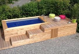 Les Mini Piscines En Bois Apportent Une Nouvelle Approche De La Detente Et De La Baignade T Habillage Piscine Hors Sol Construire Une Piscine Piscine Hors Sol