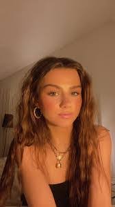 Alexis Koster's Instagram, Twitter & Facebook