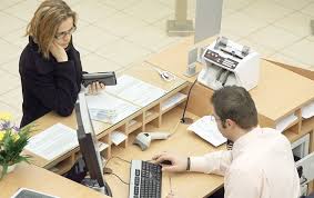 ● banca transilvania ofera clientilor afectati posibilitatea amanarii ratelor pentru maxim 9 luni, dar nu mai tarziu de 31 decembrie 2020. Cum Se AmanÄƒ Ratele Bancare Solicitantul Trebuie SÄƒ DepunÄƒ O DeclaraÈ›ie Pe Propria RÄƒspundere Ora De Sibiu