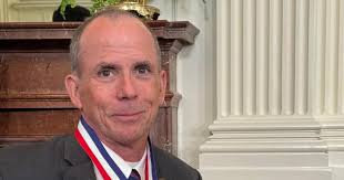 Pittsburgh's Rory Cooper receives White House medal for helping people with  disabilities