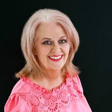 Andrea Salomon's Instagram, Twitter & Facebook