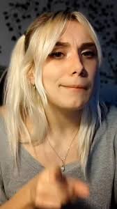 J'AI AUCUNE REF AAAAH ME DETESTEZ PO ! Mais je ne serais pas contre un...