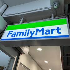 Tesis tren istasyonu yakınında bulunmaktadır. Family Mart Maluri Taman Maluri Kl