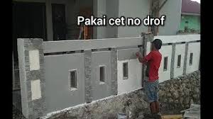 40 ide desain pagar bambu unik sederhana bambu merupakan tumbuhan multifungsi yang bisa digunakan untuk bangunan, kerajinan tangan, tanaman hias, pagar dan makanan (bambu muda). Pembuatan Pagar Minimalis Sederhana Youtube