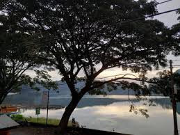 Ngebel #telagangebel #ponorogo akhir pekan ini saya bersama keluarga jalan jalan ke telaga ini terletak di kabupaten ponorogo jawa timur di ceritakan pada dahulu sepasang suami istri tidak ditengah musim pandemi, pasca new normal sudah dibuka kembali, tempat wisata telaga. Hotel Ngebel Indah Ngebel Harga Terbaru 2021