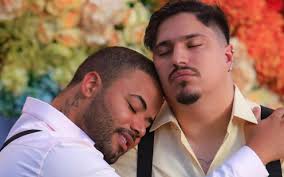 Por que a ex-BBB Jake Leal decidiu remover as tatuagens?