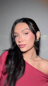 soft berry holiday glam🍒