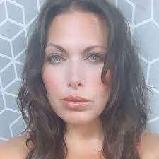 Julie Tedeschi's Instagram, Twitter & Facebook