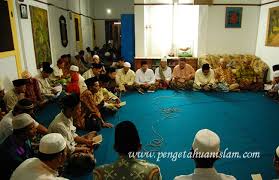 Ibnu qoyyim menulis bahwa kebersamaan ini berlaku di dunia, alam barzakh, hingga hari pembalasan. Inilah Pandangan Hukum Tradisi 100 Hari Menurut Islam