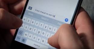 Si ces joueurs existent vraiment, nous nous sommes tout même autorisés à imaginer, un peu, leur vie, pour que la musique et le foot puissent s'amuser ensemble. Ce Clavier Connait Le Nom Des Joueurs De Foot Pour Eviter Les Fautes De Frappe