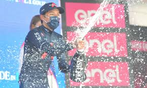 The maglia rosa of egan bernal up towards the front of the peloton as it traverses one of the gravel sections, before a stunning backdrop. Egan Bernal Takes Overall Giro D Italia Lead After Winning Ninth Stage Giro D Italia The Guardian