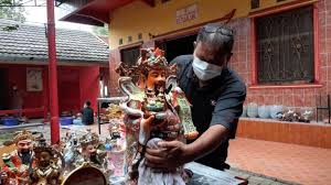 Kami berdua semakin menikmati pertukaran ibu ini (cerita bang samson6969 nihh…) pada suatu hari robi memiliki ide yang sangat luar biasa, robi mengajak ibu nya untuk menginap di rumahku, robi menginginkan kita. Cerita Tupan Muslim Istiqomah Bantu Persiapan Imlek Selama 10 Tahun Suara Banten