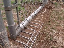 Chain link fences protect a yard well. Diy Dog Fence Ideas And Installation Tips 6 Best Cheap Designs