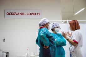 Na očkovanie musia priniesť lekárske potvrdenie o ochorení. Koronavirus Na Slovensku Zdravotnici Sa Mozu Hlasit Na Ockovanie Online Sme