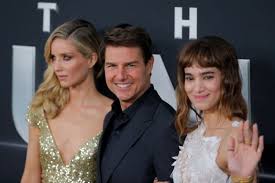 Cher, who is 16 years older than tom cruise, was introduced to the actor at madonna and sean penn's 1985 wedding. Scientology Audisi Pacar Untuk Tom Cruise Antara News