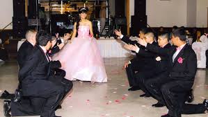 Los bailes modernos para 15 años del 2015 al 2018 incluyen remix en la mayoría de sus pistas, en donde el reggeaton y la bachata forman para de las coreografías preferidas de las quinceañeras. Los Mejores Bailes De 15 Anos Bailedenovios