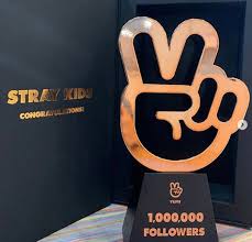 Stray Kids Got 1 000 000 Followers On V App Kids Logo Kids Stray