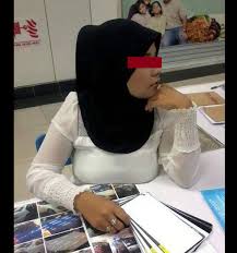 Style baju merah tudung hitam body slim mengoda. Gadis Kaunter Servis Kereta Belanja Buah Ranum Utaranews