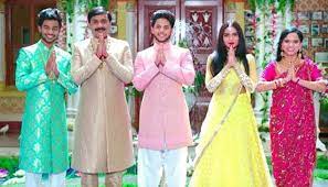 Karnataka S Billionaire Ex Minister S Daughter S Wedding Card With An Lcd Screen Has Gone Viral