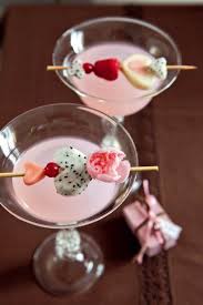 Des Brochettes De Fruits Et Bonbons Brochette Fruits Brochette Art Et Cuisine