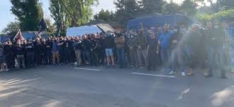 Это вообще не вопрос политических убеждений. V Odesse Sezd Opzzh Ohranyali Vooruzhennye Titushki Ih Razognal Nackorpus Dialog Ua