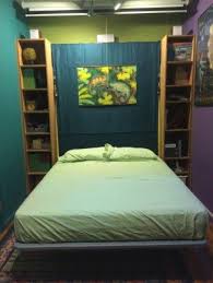 Bisogna lavorare solo su due pareti libere e disponibili ad accogliere i letti. La Libreria Ikea Billy Trasformata In Letto A Muro A Scomparsa 3 Letti A Muro Ikea Cool Stuff