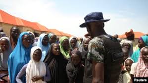 Besoins — ● besoins nom masculin pluriel ensemble des choses nécessaires à la vie et obtenues par l argent : Des Victimes De Boko Haram Obligees De Se Prostituer Pour Subvenir Aux Besoins De Leurs Enfants