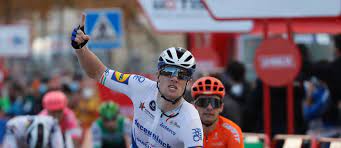 They have only been the eyewear of the champions and the pros up until now, sitting on the noses of athletes such as sam bennett, patrick mahomes and chris froome. What We Know So Far About The Mysterious New Oakley Sunglasses Canadian Cycling Magazine