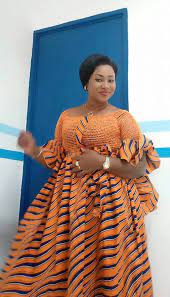 Trouvez la robe de soirée dentelle pas cher avec des motifs de délicatesse, de souplesse et de confort. Pin By Gnapi Rose On Fashionista Latest African Fashion Dresses Short African Dresses African Clothing Styles