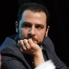 Carlos Pittella com Fernando Pessoa na Casa da Escrita