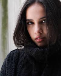 Larissa Stephens's Instagram, Twitter & Facebook