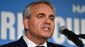 He is now 55 years old. Regionales Comment Xavier Bertrand A Plie Le Bras De Fer Electoral Face Au Rn