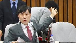 경찰청은 박원순의 성추행 피소를 청와대에 보고했고 서울중앙지검도 석연치 않다. í•˜íƒœê²½ ë¯¼ì£¼ë‹¹ ì˜¤ê±°ëˆ ë°•ì›ìˆœ ê²ªê³ ë„ ë‹¬ë¼ì§€ì§€ ì•Šì•„