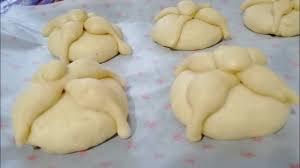 Receta De Pan De Muerto Relleno De Queso Con Zarzamora Youtube Pan De Muerto Relleno Pan De Muerto Recetas De Pan