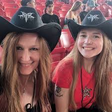 Tammy Bergen's Instagram, Twitter & Facebook