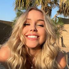 Sally Landa's Instagram, Twitter & Facebook