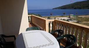 The house has a large living room, bathroom with washing machine, kitchen with all appliances (coffee maker, microwave, fridge,freezer). Apartments Sakarun Soline Preise Fotos Bewertungen Adresse Kroatien